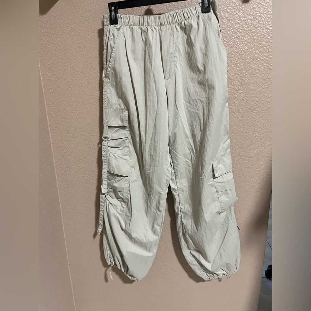 Zara women’s Light Beige Cargo Pants